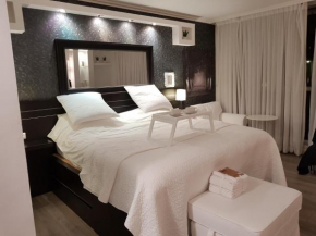 Гостиница Cosy studio in a luxury Hotel  Герцлия